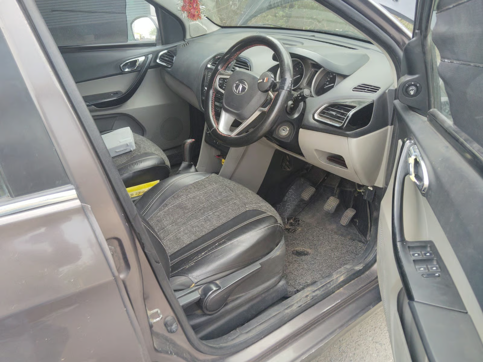 2017 Tata Tiago XZ DIESEL, Diesel, Manual, 81,830 km, interior