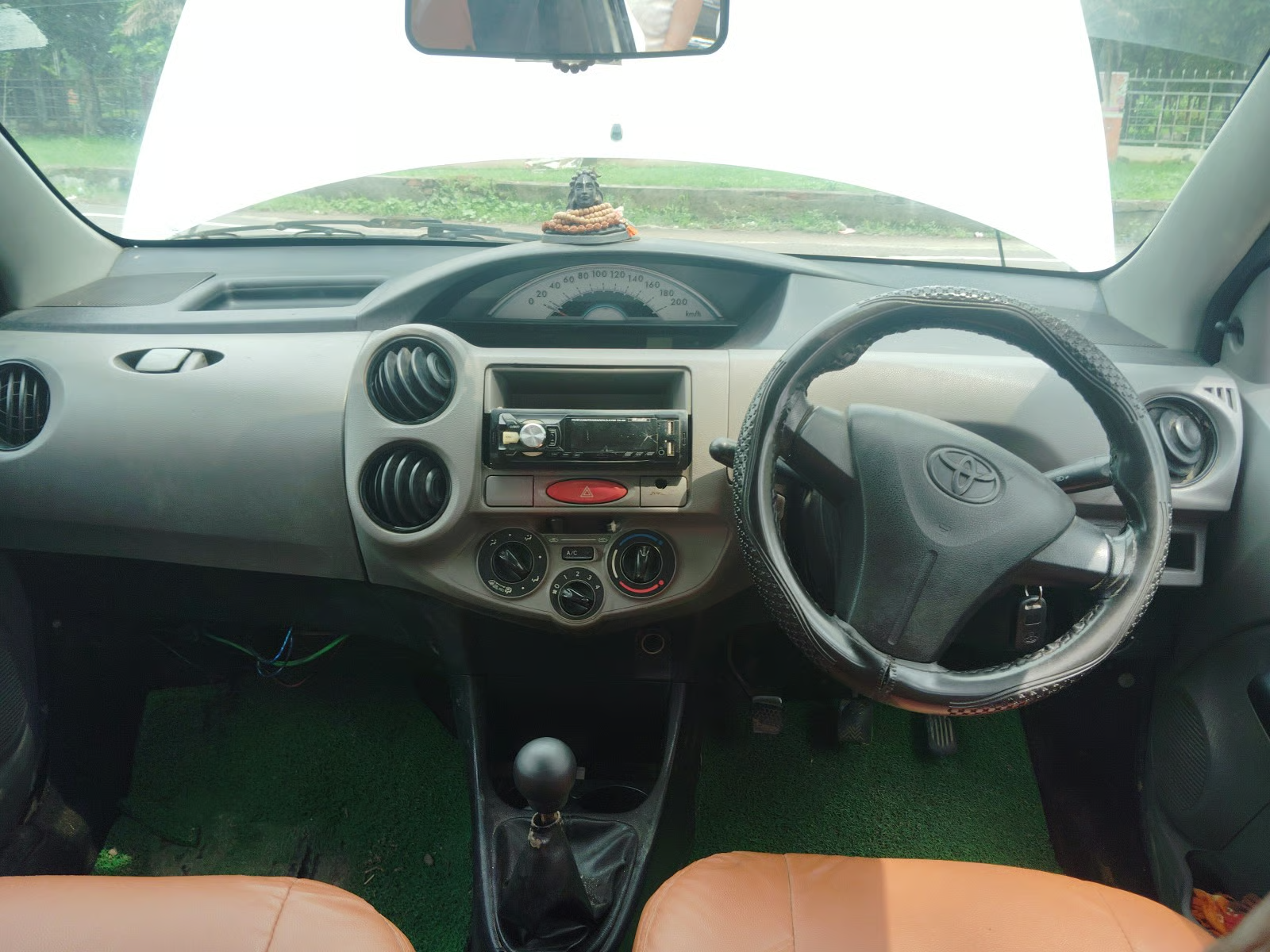 2011 Toyota Etios G, CNG, Manual, 2,05,068 km, interior
